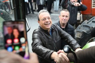 Δημοσκοπικά νέφη πάνω από την Κουμουνδούρου